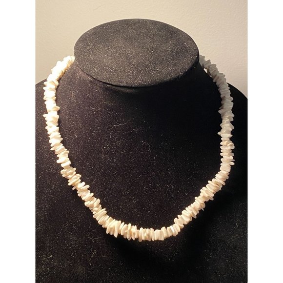 Classic Puka Shell Necklace 90s Style Silver Toned Clasp - Picture 1 of 2